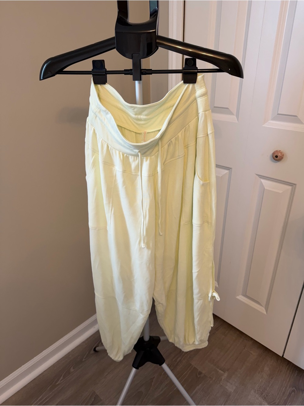 Free people light weight barrel lounge pants.